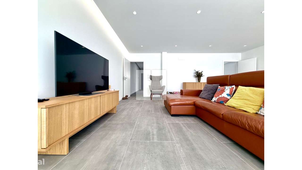 Moradia T4 Nova e Completa-24