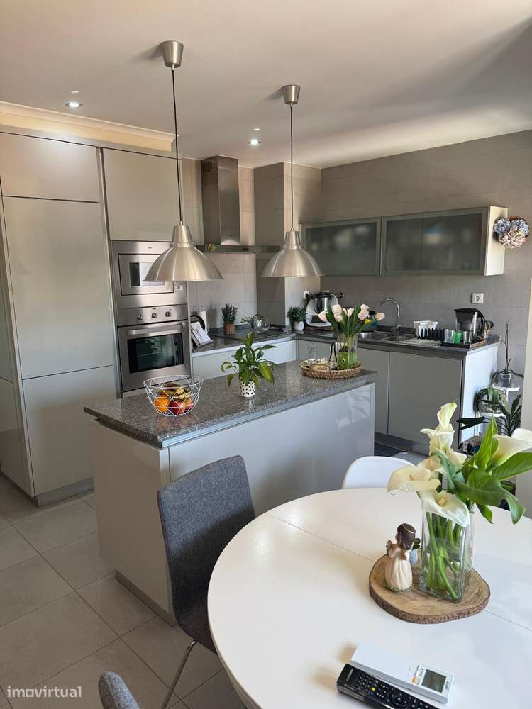 Apartamento T3 com 3 casas de banho e garagem-41