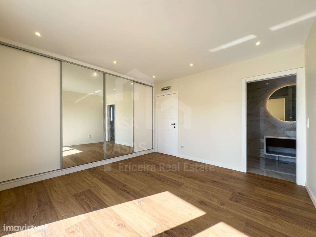 Vende Moradia T4 - Santa Cruz 5 km, A Casa das Casas-14
