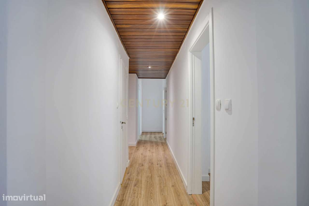 T2 transformado em T3, totalmente remodelado, localizado numa das zona-15