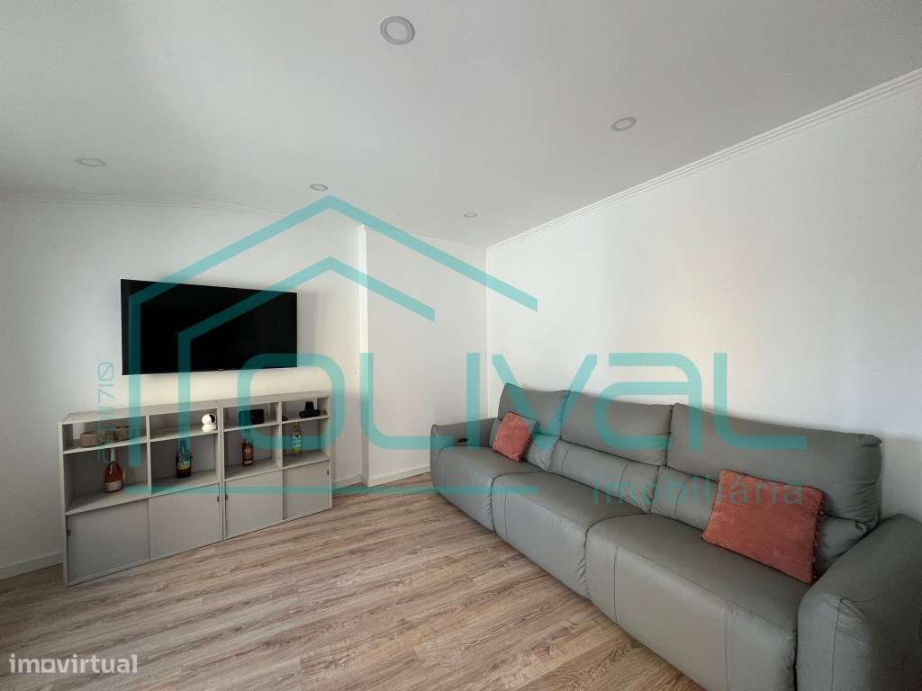 **Vivenda T2 Remodelada com Terraço em A-dos-Melros, Alverca do Rib...-1