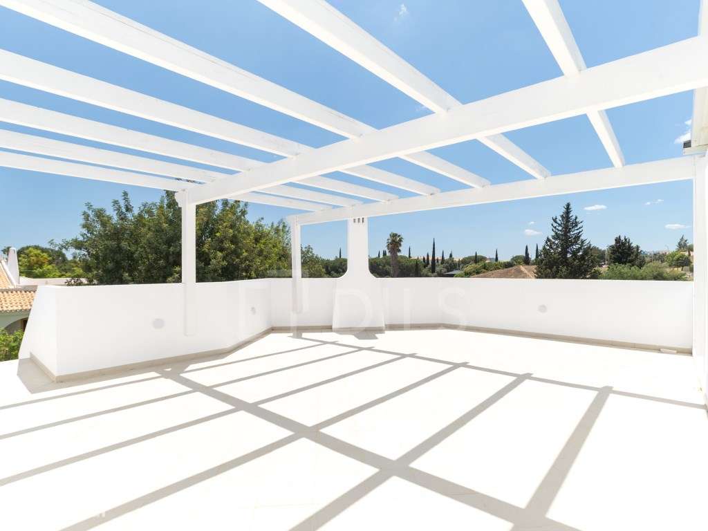 Moradia T4 com piscina em Vilamoura, Algarve-36