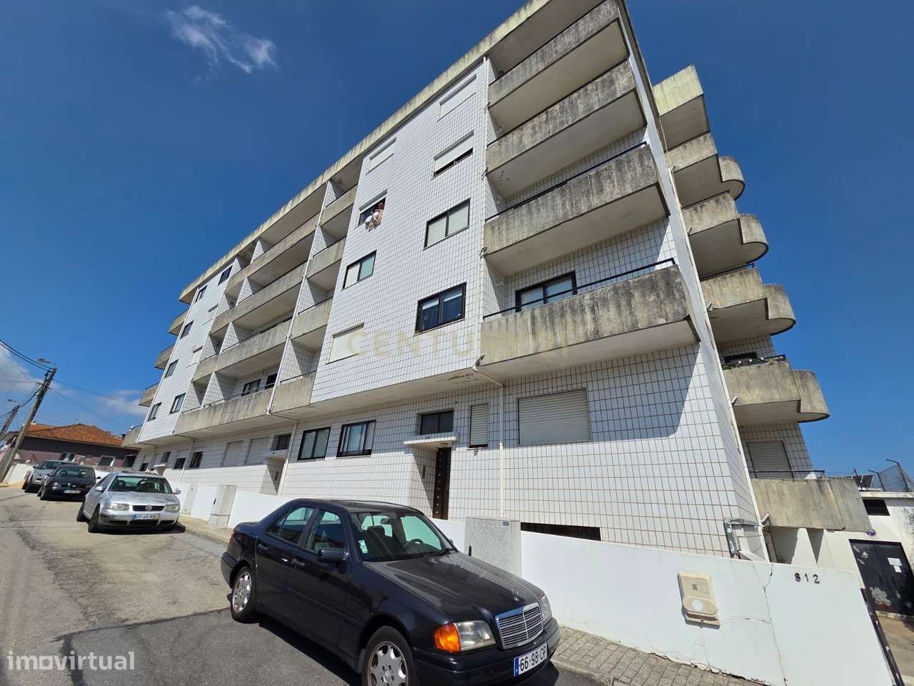 APARTAMENTO T2 | VARANDA | LUGAR DE GARAGEM | ARRUMOS | ELEVADOR | GON-22