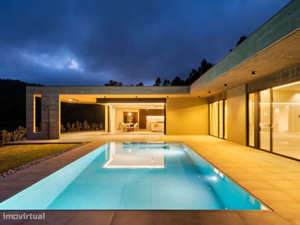 Moradia Térrea com Piscina Infinita e Vista Panorâmica sobre o Vale-17