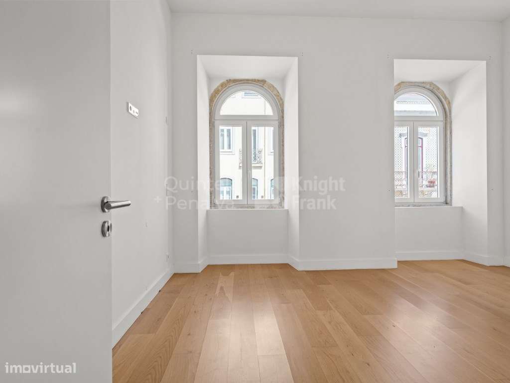 Apartamento T3 com vista rio para venda na Lapa, Lisboa-18