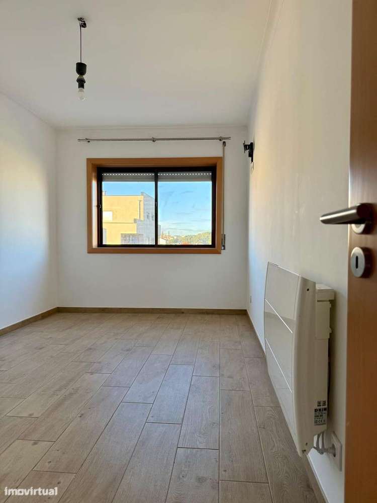 Arrenda-se apartamento T1+1 totalmente remodelado (a estrear) - Grande imagem: 3/19