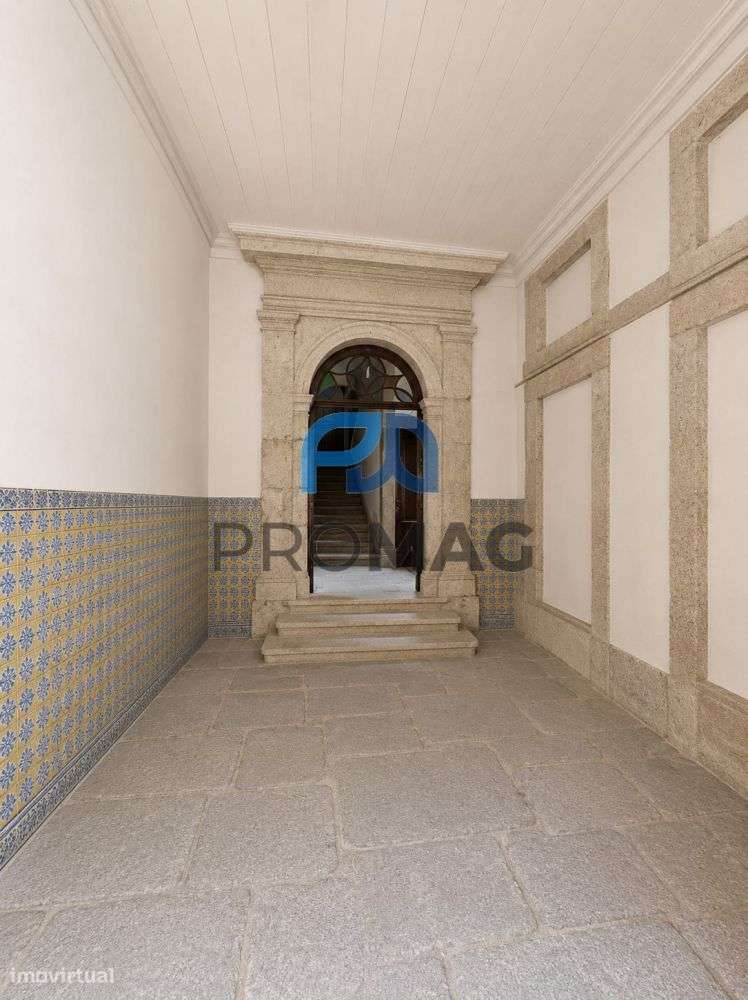 Prédio com Comércio - Baixa do Porto-12