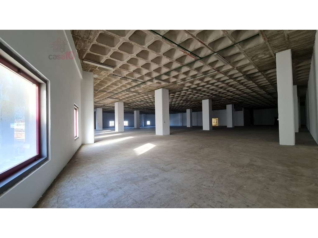 Arrenda-se Armazém com 1514m2 na Rua da Matinha, Lisboa - Grande imagem: 4/22