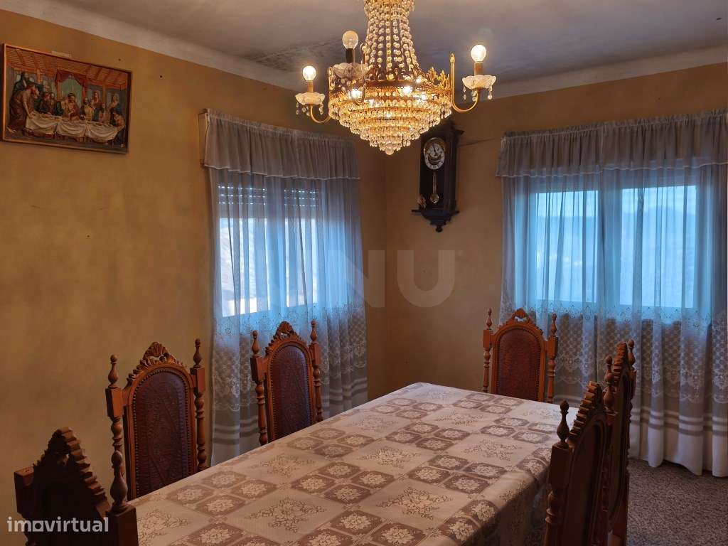 Oportunidade absolutamente imperdível - Moradia com parte renovada ...-5