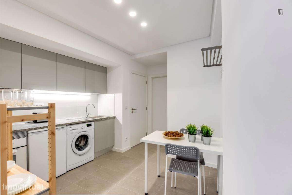 Estúdio - localizado em Baixa Coimbra - Grande imagem: 5/9