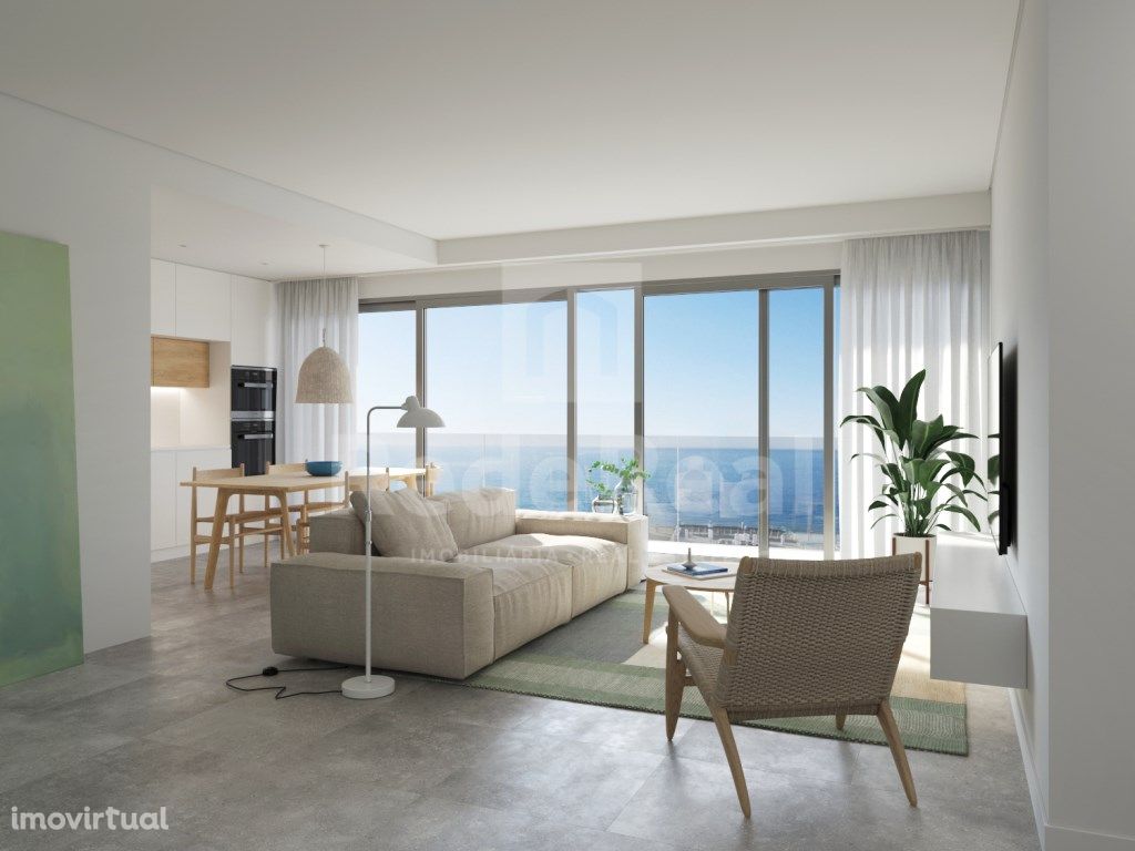 Apartamento T2 em construção situado dentro da vila de Ar...