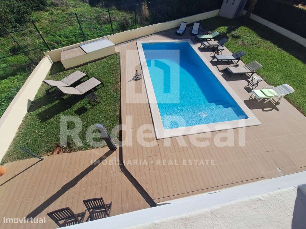 Moradia T3 + 1 com Piscina Privada e Boas Áreas no Coração de Albuf...-48