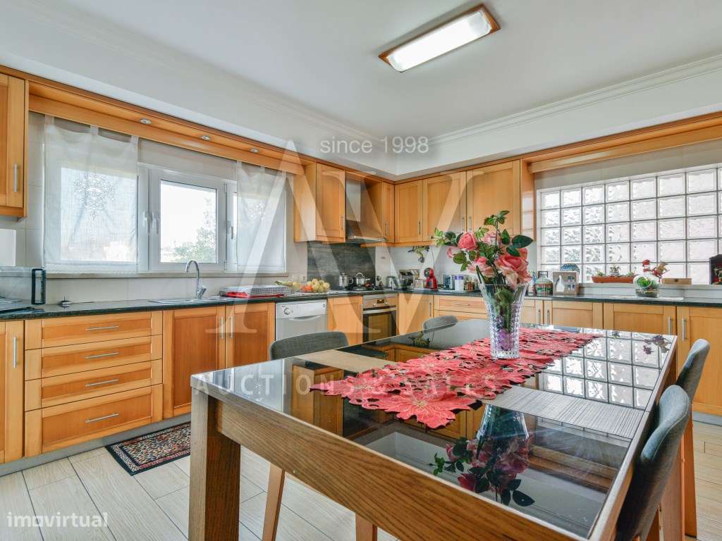 Moradia Independente V3+1 de R/C e Cave-9