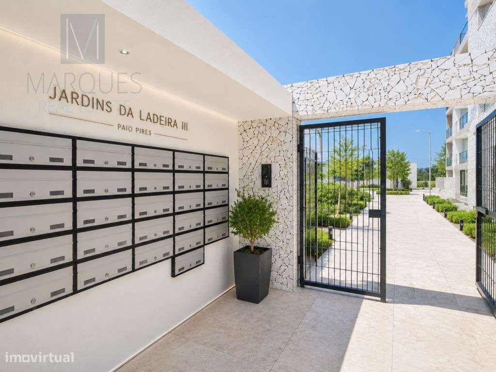 Apartamento T3 em Condomínio Privado com Terraços, Arrecadação e Es...-17