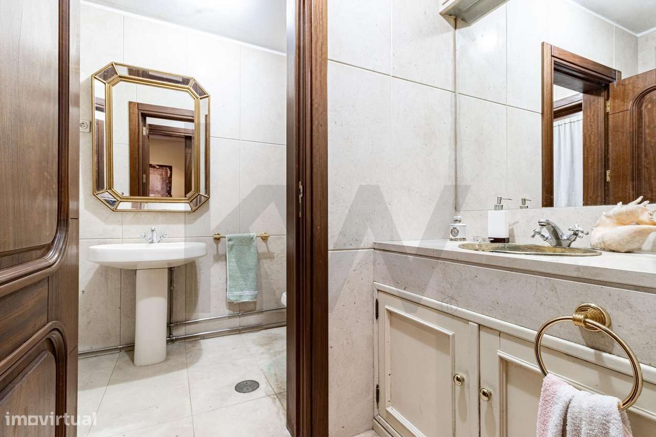 Moradia T6 de Arquitetura Contemporânea em São João da Madeira - Grande imagem: 5/31