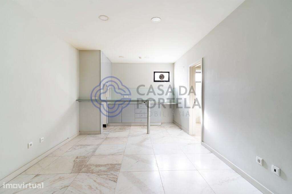 Oportunidade Única no Centro de Leça da Palmeira – Loja + Armazém + 2 - Grande imagem: 3/12