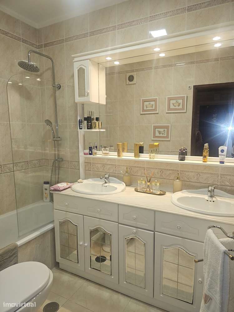 Apartamento T3 - 1º andar , Remodelado no Centro do Entroncamento-17