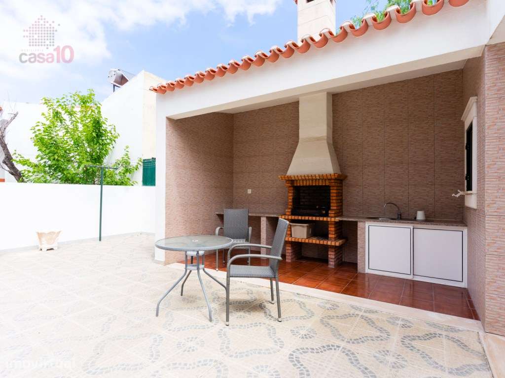 Moradia V5+1 renovada em zona de excelência em Alcochete-11