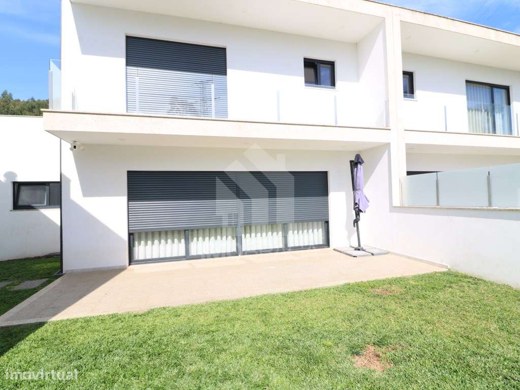 Venda Moradia Geminada T3, em Esporões, Braga-44