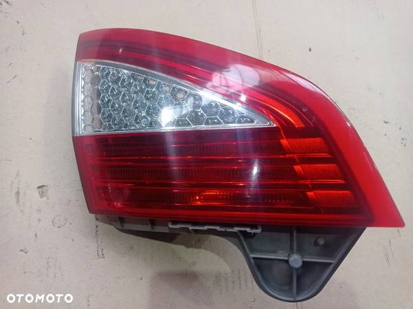 FORD MONDEO MK4 IV HB LAMPA TYŁ PRAWA W KLAPĘ - 1