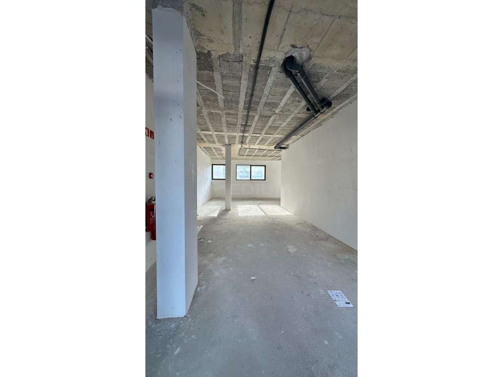 Loja no Edifício Golden Place. - Grande imagem: 4/28