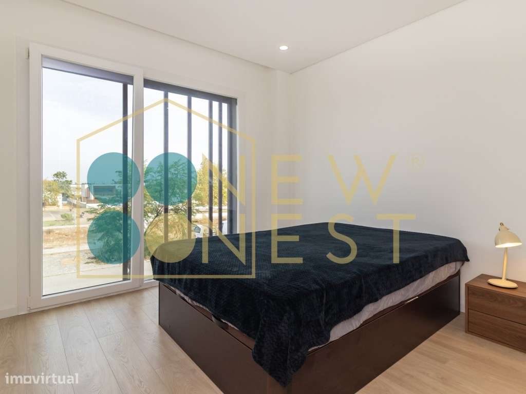 Moradia T3+1 em Banda como Nova com pátio e Vista Castelo de Palmel...-21