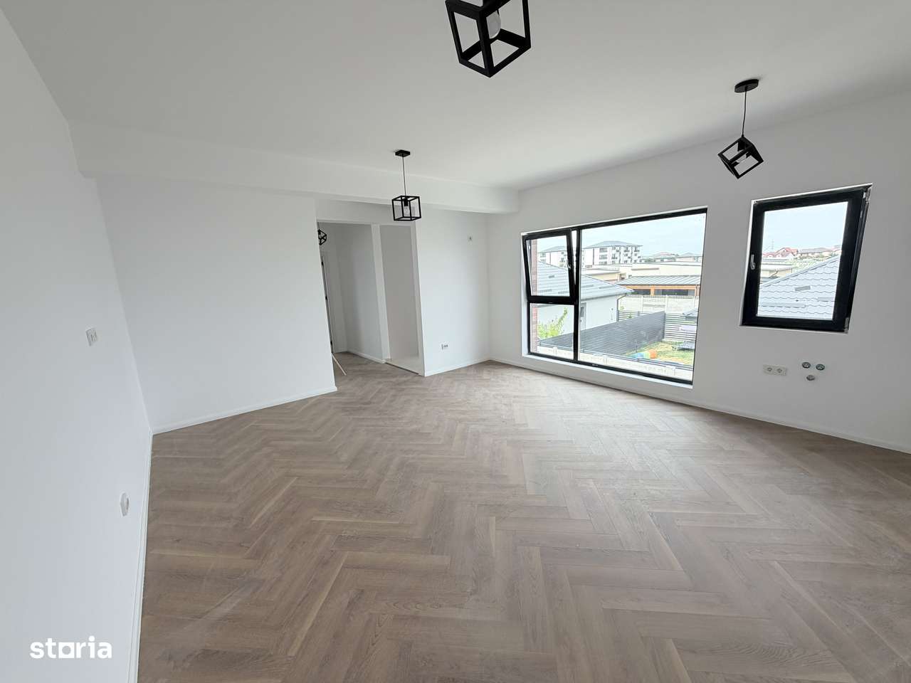 2 camere, curte și mansardă-3