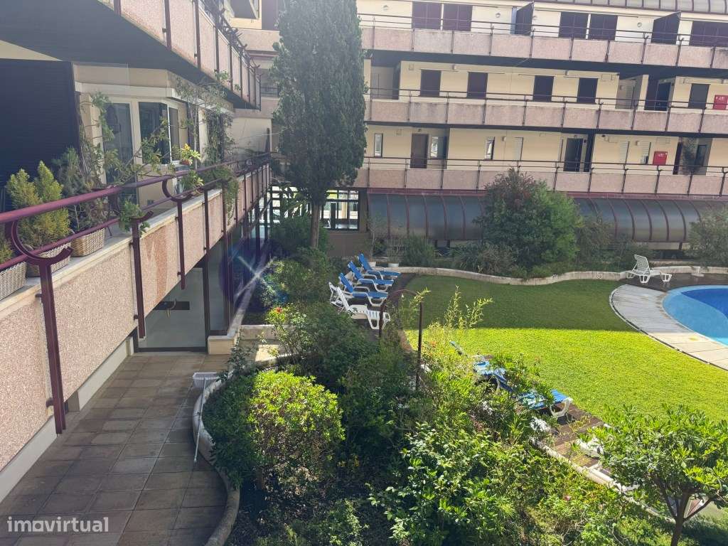 Apartamento T2 para venda no Estoril, inserido em exclusivo condomí...-17