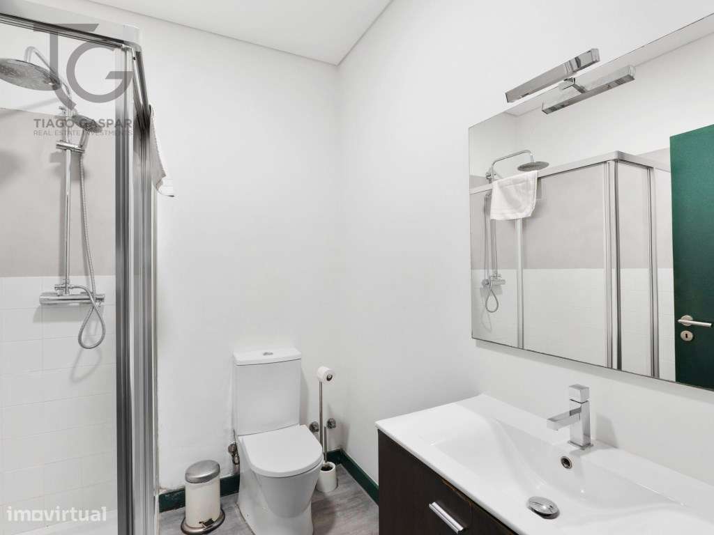 Prédio com 7 Unidades de AL e Loja em Lisboa-28