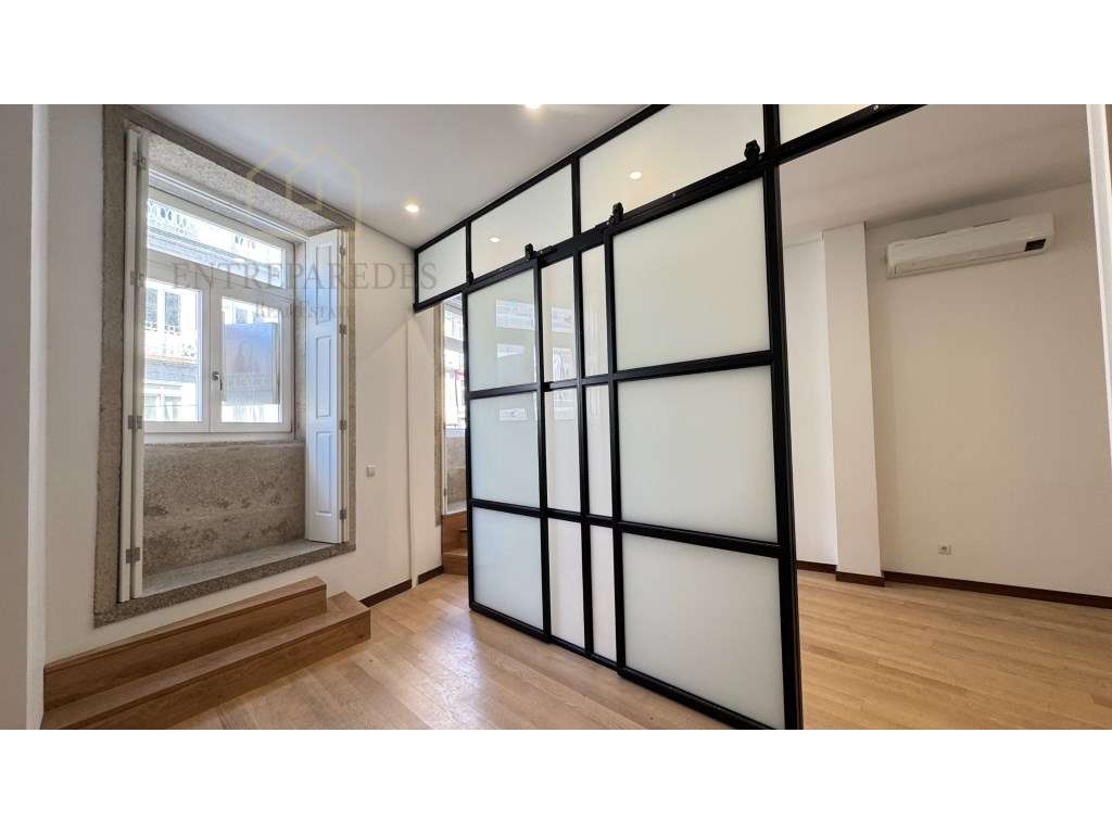 Apartamento T1 novo, para comprar junto a Avenida dos Aliados - Por... - Grande imagem: 2/20