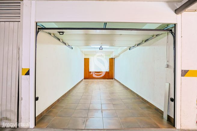 T3 c/ NOVO, Mobilado, c/ Terraço, Churrasqueira e Duas Garagens – Cent-37