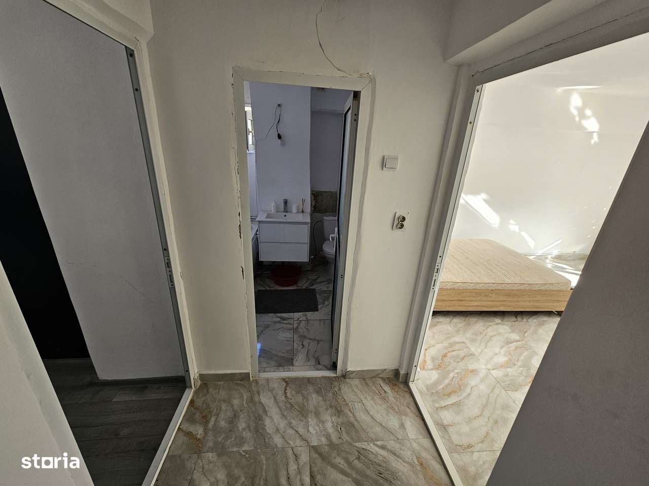 Vand ap cu 2 camere zona policlinica 2-3