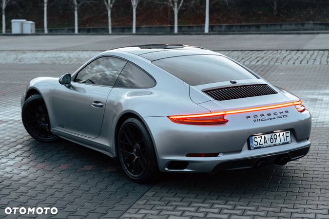 Porsche 911 Carrera 4 GTS PDK - 8