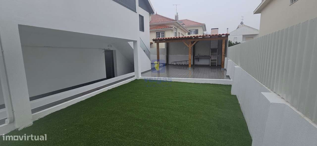 Moradia Bifamiliar  T4 e T3 totalmente remodelada em Queijas - Grande imagem: 5/60