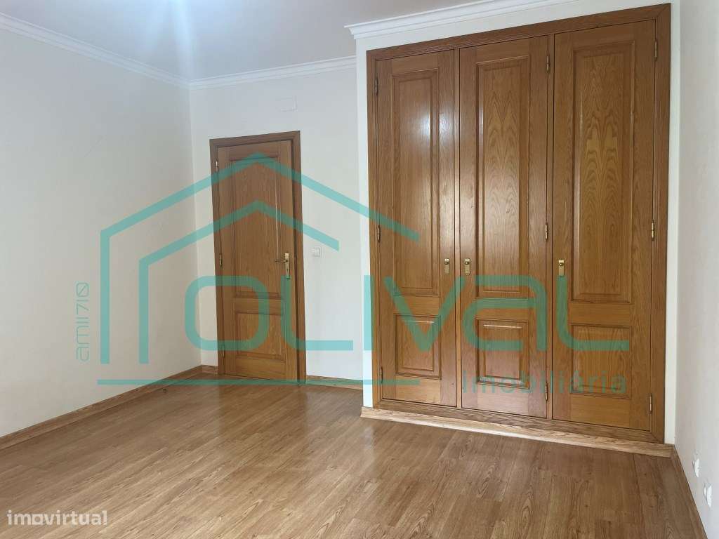 Apartamento T3 com parqueamento e arrecadação na 2ª Fase da Qta. Pi...-12