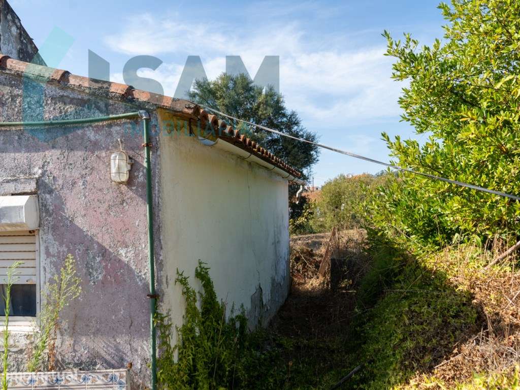 Moradia Térrea para Restauro | Terreno de malha urbana com 9.004 m²-34