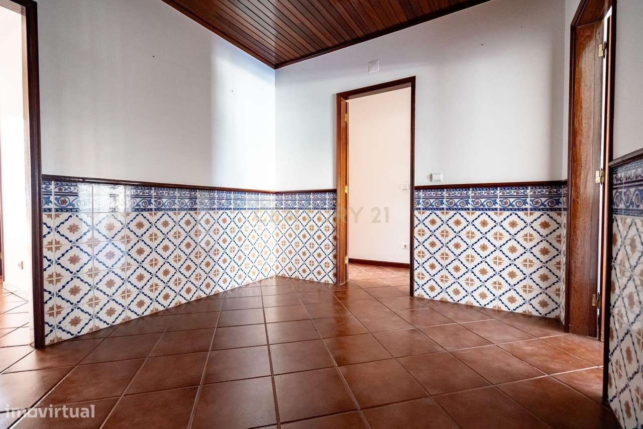 Apartamento T3 com elevador e garagem no centro da Lousã-28