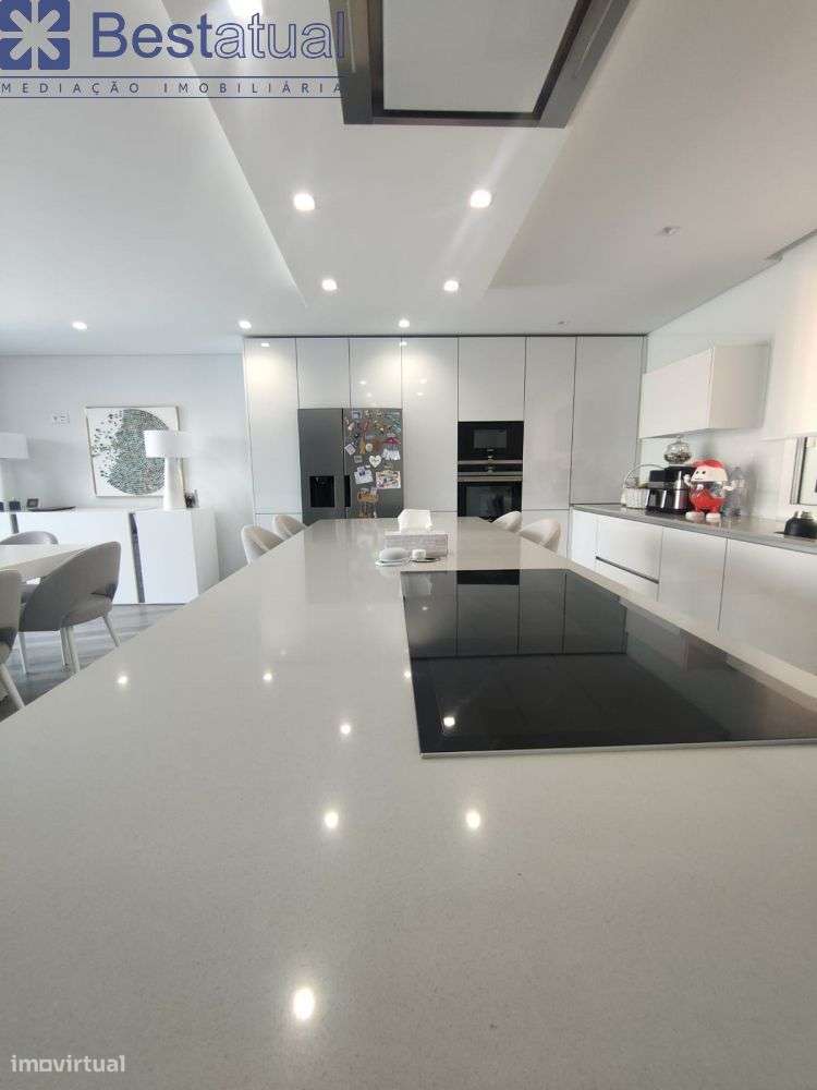 Moradia T 3 -4 frentes- de Luxo c/Piscina - Sande São Lourenço-20