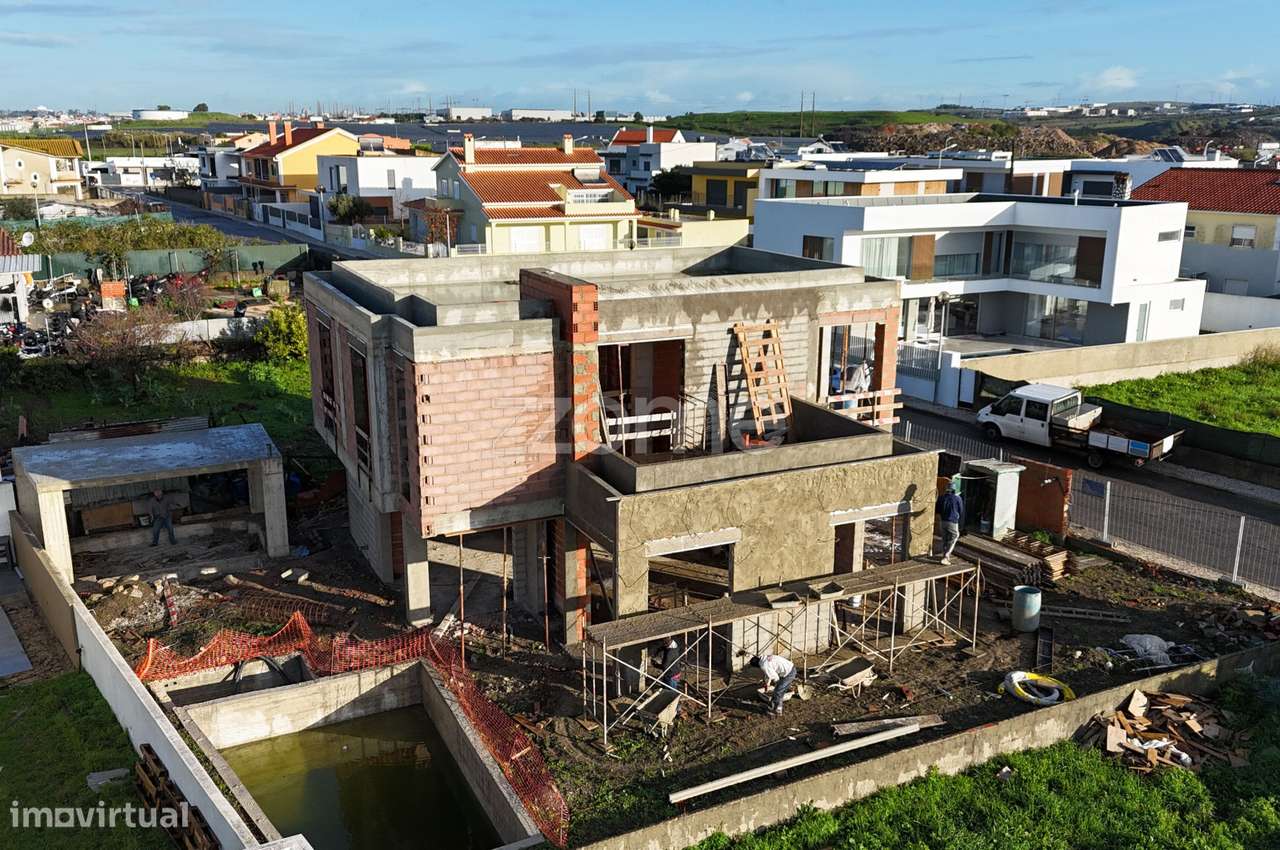Moradia T4 em construção com Piscina em São Domingos de Rana – Casc... - Grande imagem: 2/21