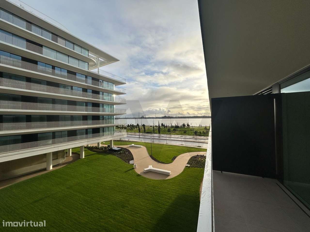 T2 - Arrendamento - Novo - Empreendimento Barreiro frente rio - Piscin - Grande imagem: 2/30