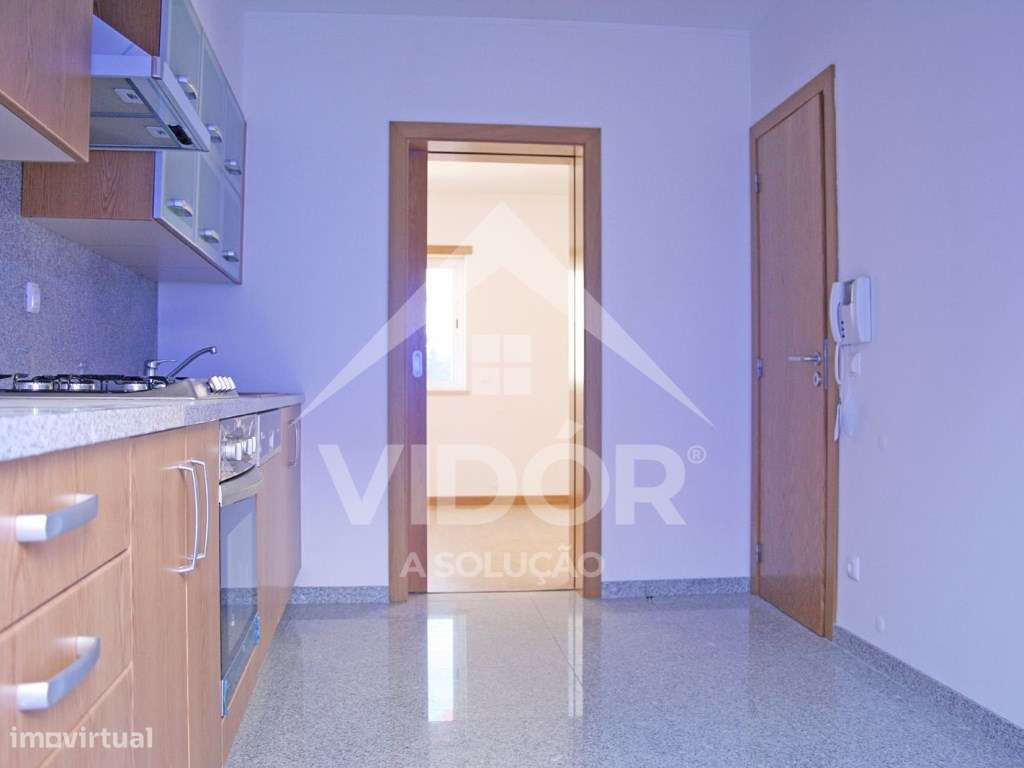 Moradia V3 no centro da Figueira da Fox c/ Garagem 3 carros - Grande imagem: 4/13