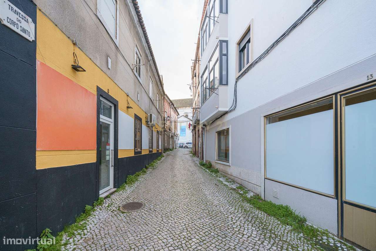 APARTAMENTO T6 NO CORAÇÃO DA CIDADE, EM SETÚBAL - Grande imagem: 2/31