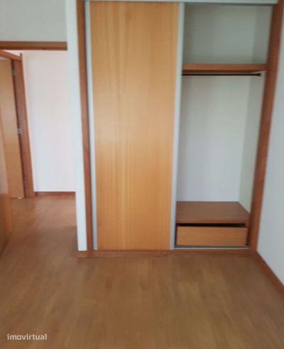 Apartamento T3 em Valbom-Gondomar com Varanda e Estacionamento-2