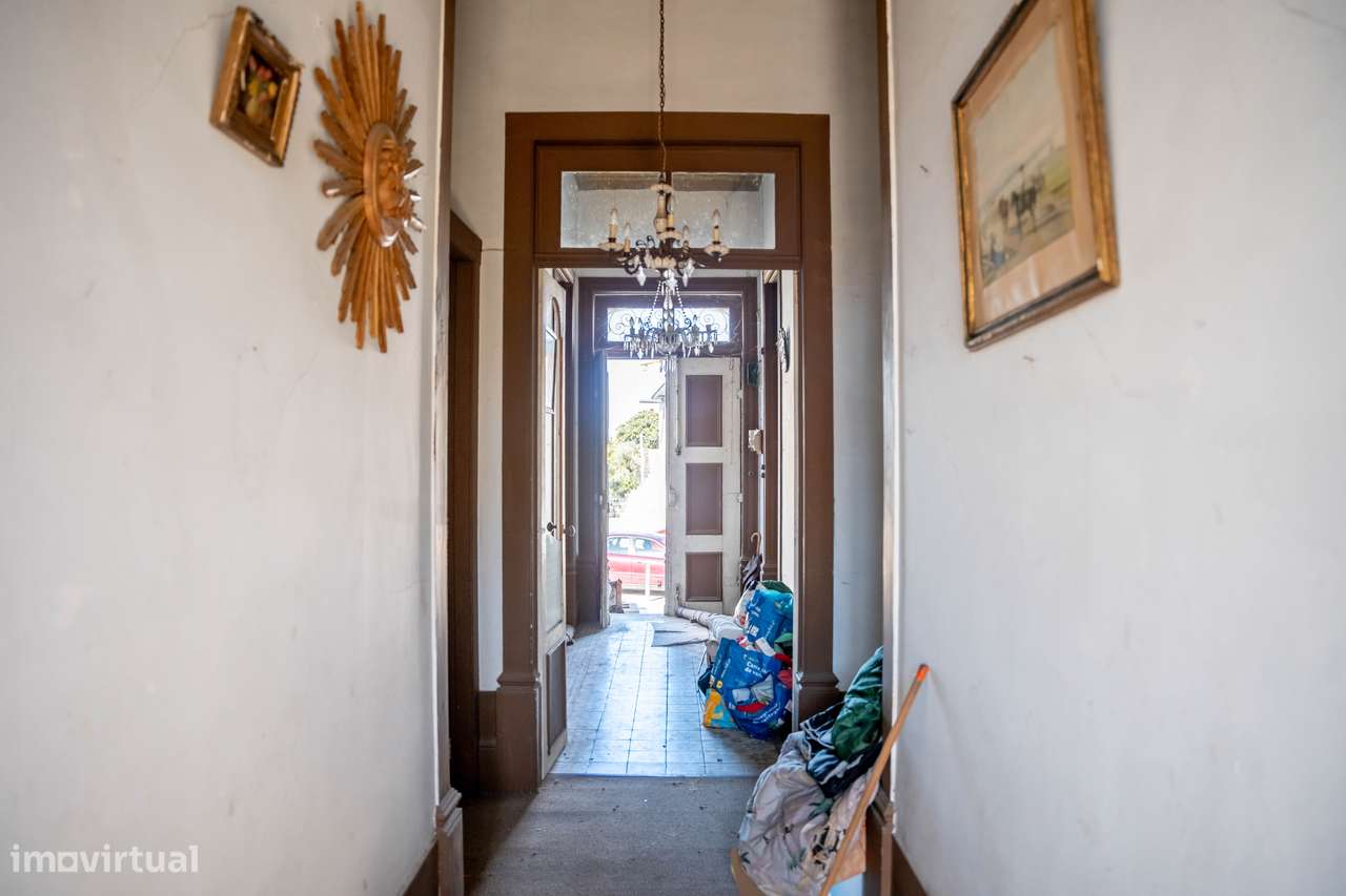 Imóvel com carácter e muito potencial de valorização.-24