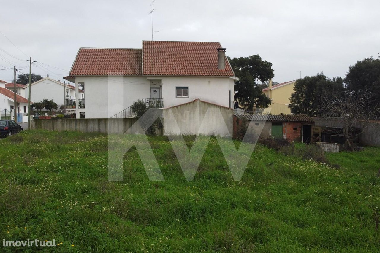 Lote de terreno urbano com 500 m2 e 200 m2 para Construção.