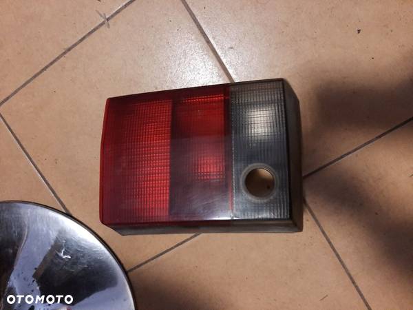 lampa w klapę audi 80 avant prawa tył części - 1