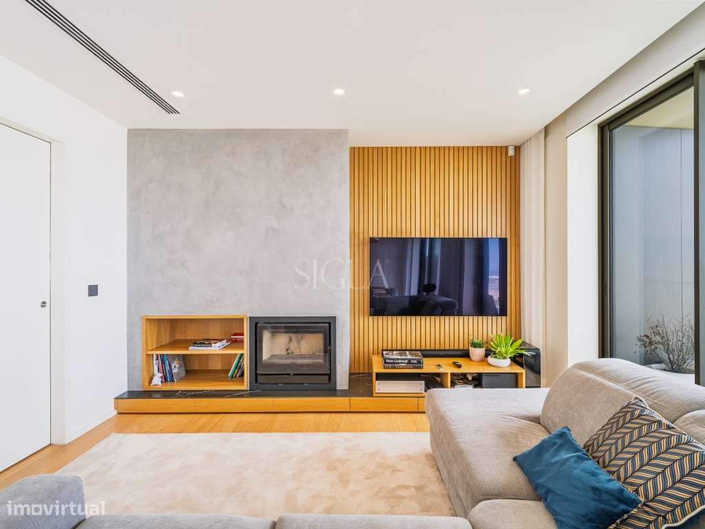 Penthouse T3 com piscina no terraço - Primeira linha de Mar-10