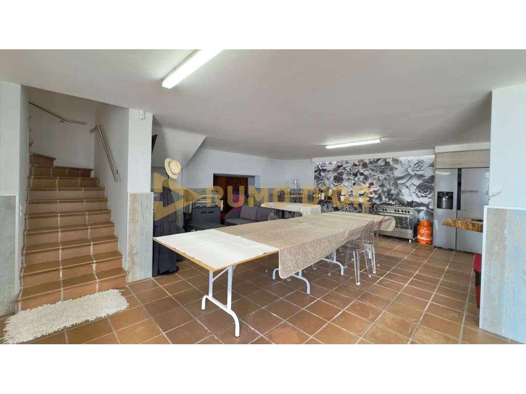 Viva com Conforto! Moradia T4 com Jardim e Espaço Exterior em Alenquer-28