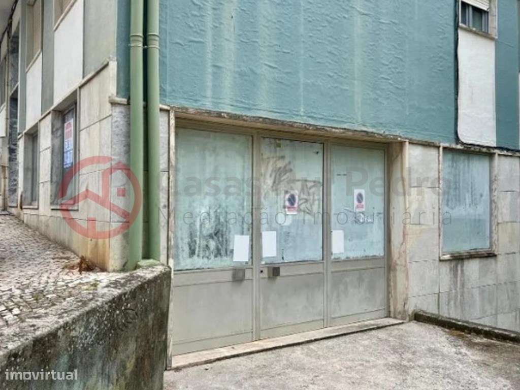 Loja com 210m², excelente localização e com acesso direto para viat... - Grande imagem: 2/20