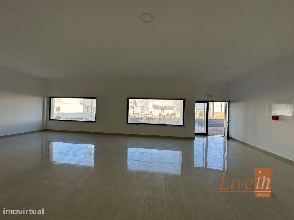 Loja com 111m2 na Carvoeira - Grande imagem: 3/14